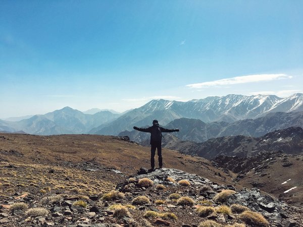 Où faire une randonnée dans les montagnes de l'Atlas au Maroc ?